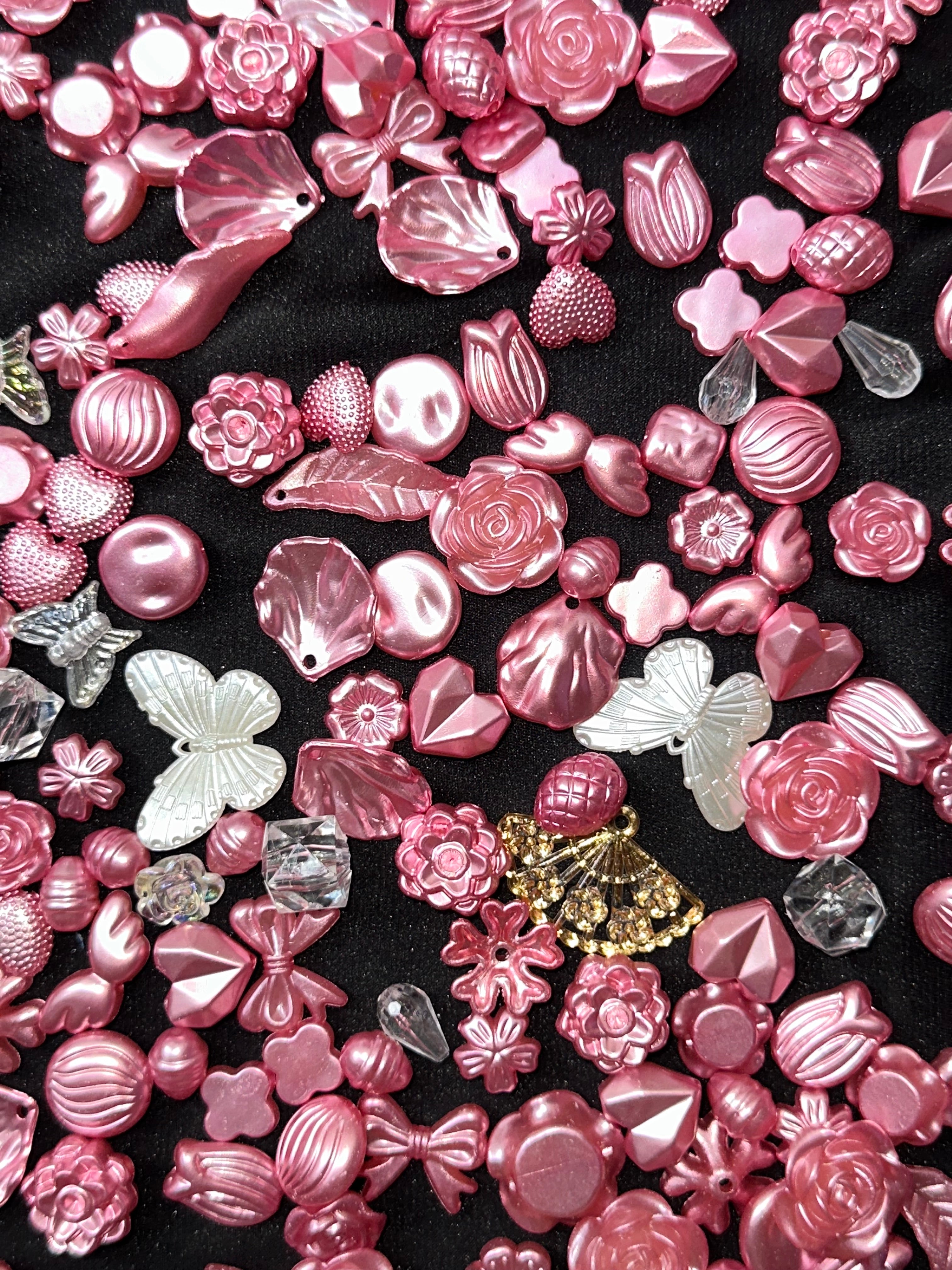 40 Adet Sedefli Koyu Pembe Şeffaf Karışık Figürlü Plastik Boncuk