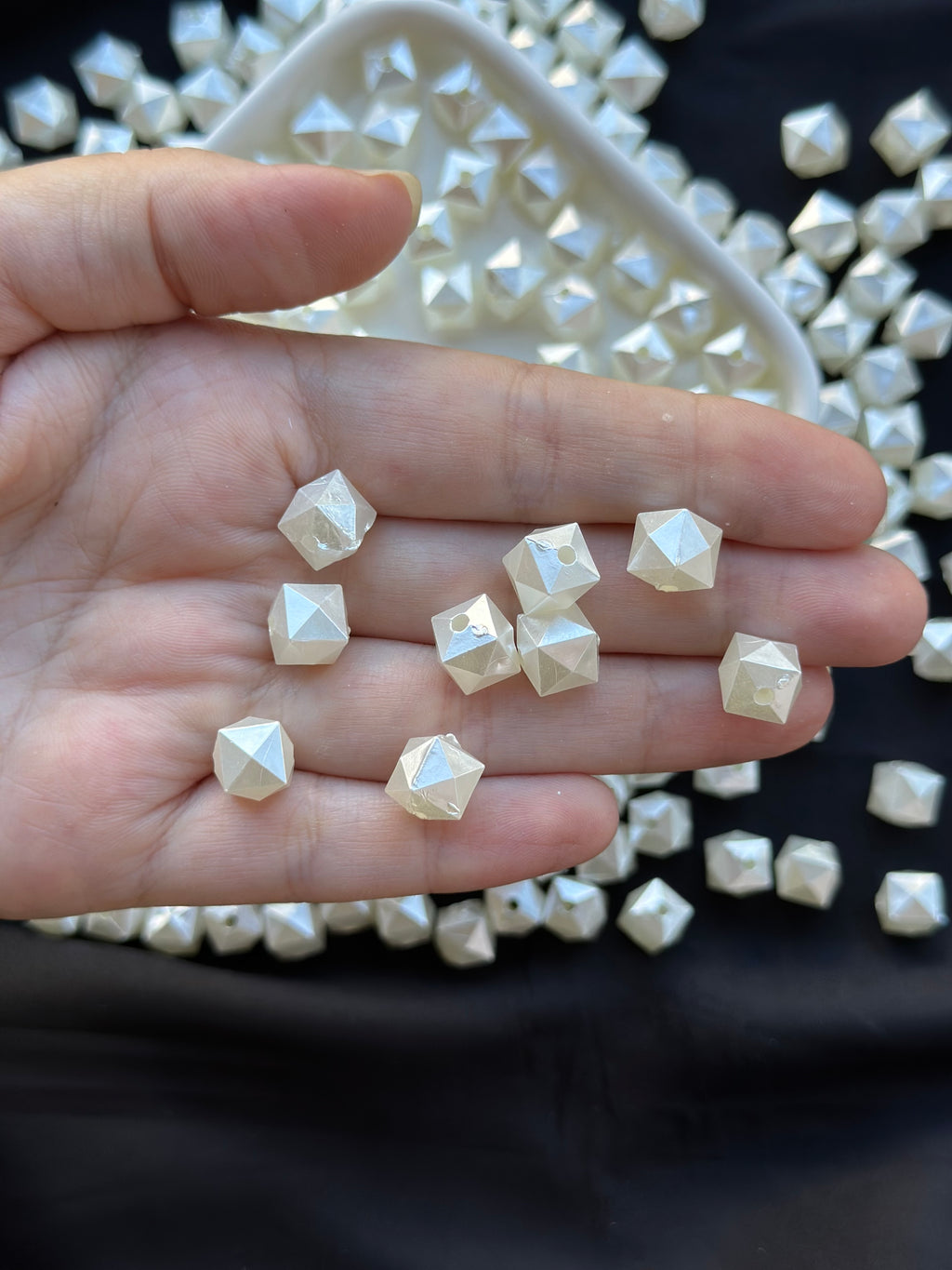 50 Adet 10x10 mm Elmas Kesim Küp Boncuk – Beyaz Sedefli Takı ve Aksesuar Boncuğu