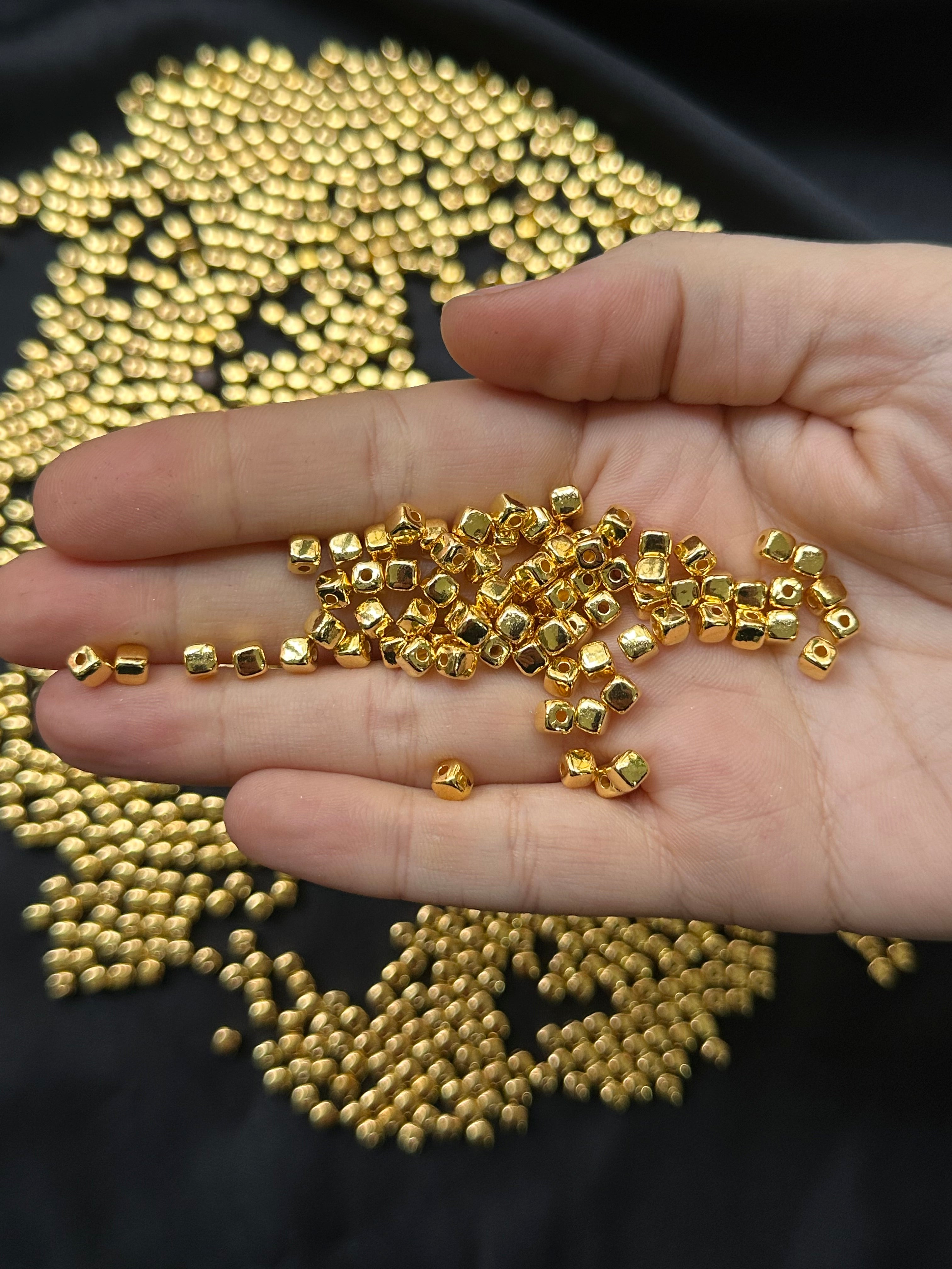 200 Adet Altın Sarı Küp Boncuk – Gold Dore Ara Aparat Takı ve Aksesuar Boncuğu