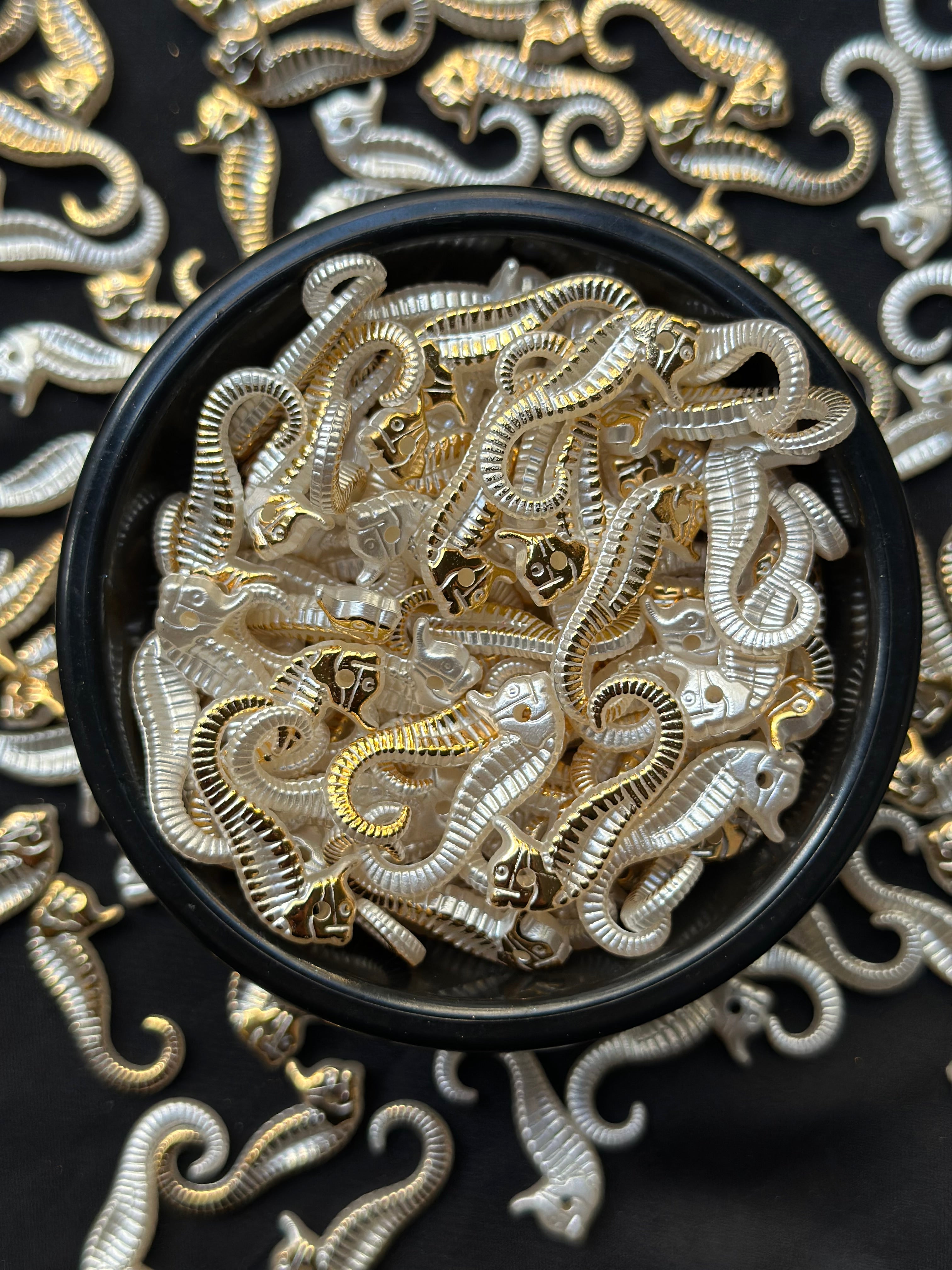30 Adet Denizatı Boncuk Beyaz Altın Sarısı Kaplama 27,2 mm Takı & Aksesuar Yapımı
