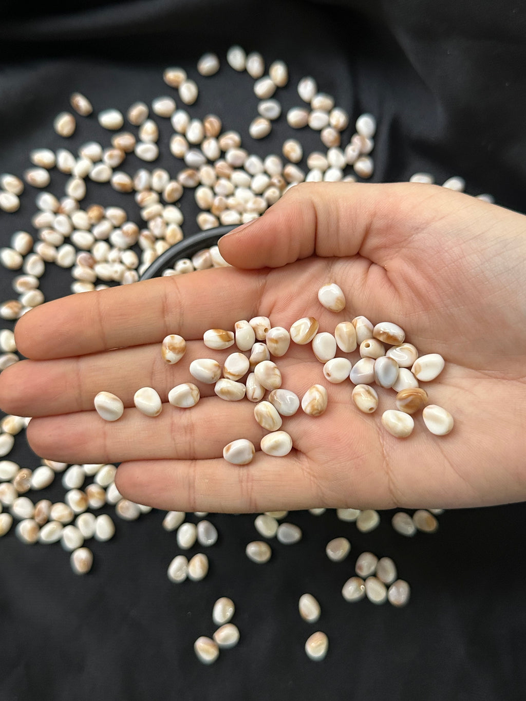 100 Adet Çakıl Taşı Boncuk – Akrilik Plastik Delikli Takı Yapımı Boncuğu 20 Gram
