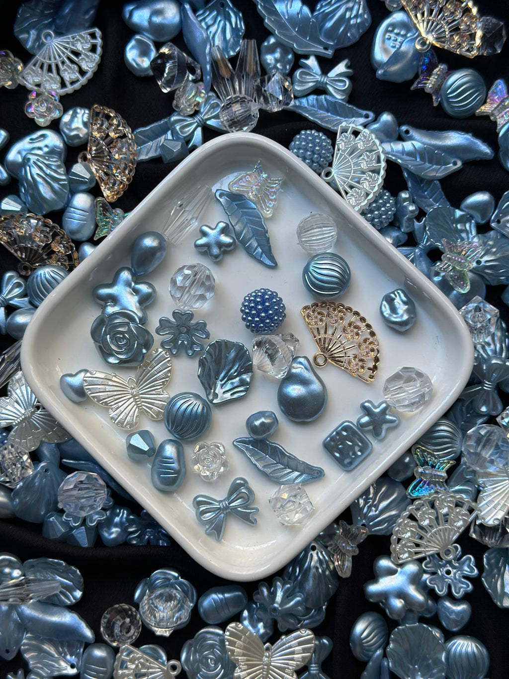 40 Adet Sedefli Mavi Şeffaf Karışık Figürlü Plastik Boncuk