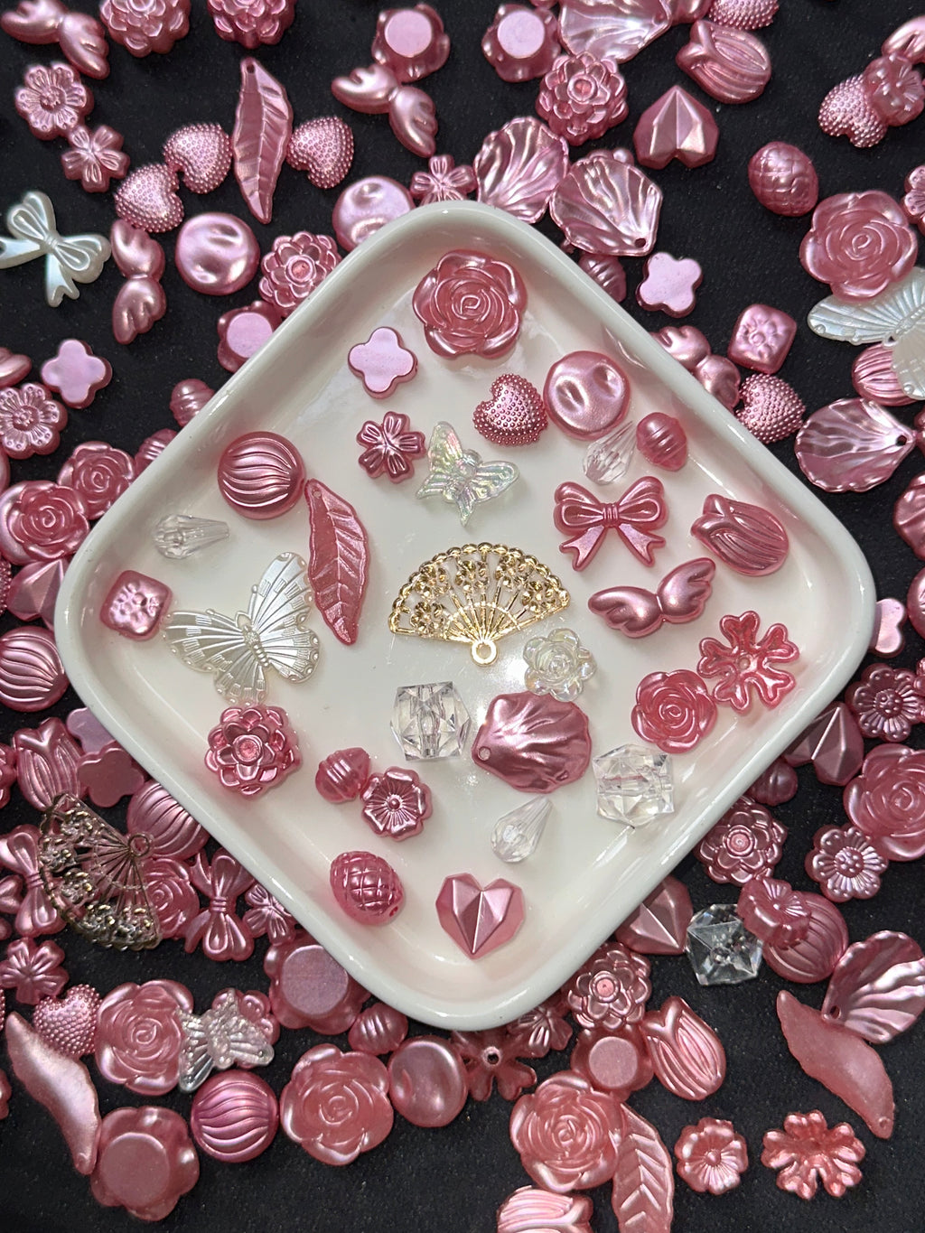 40 Adet Sedefli Koyu Pembe Şeffaf Karışık Figürlü Plastik Boncuk