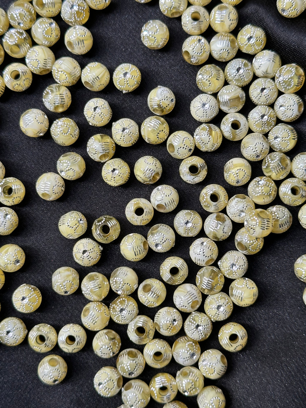 100 Adet 7 mm Kristal Taş Detaylı Yuvarlak Plastik Boncuk
