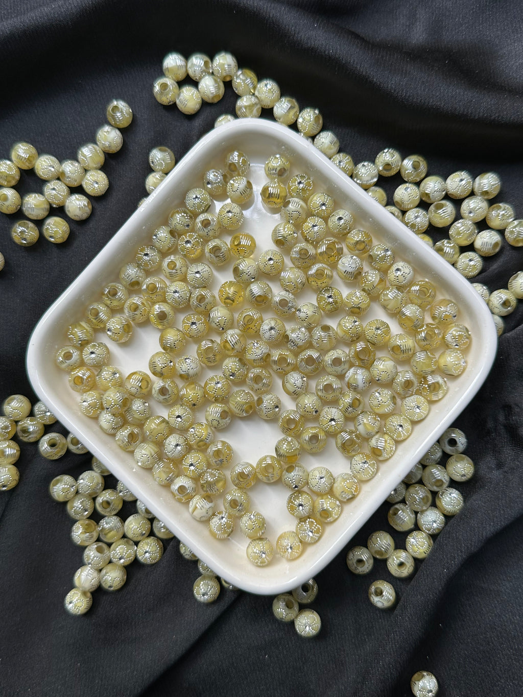 100 Adet 7 mm Kristal Taş Detaylı Yuvarlak Plastik Boncuk
