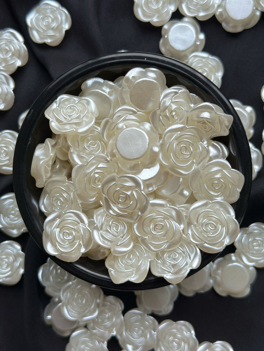 25 Adet Beyaz Sedefli Gül 17 mm Akrilik Boncuk