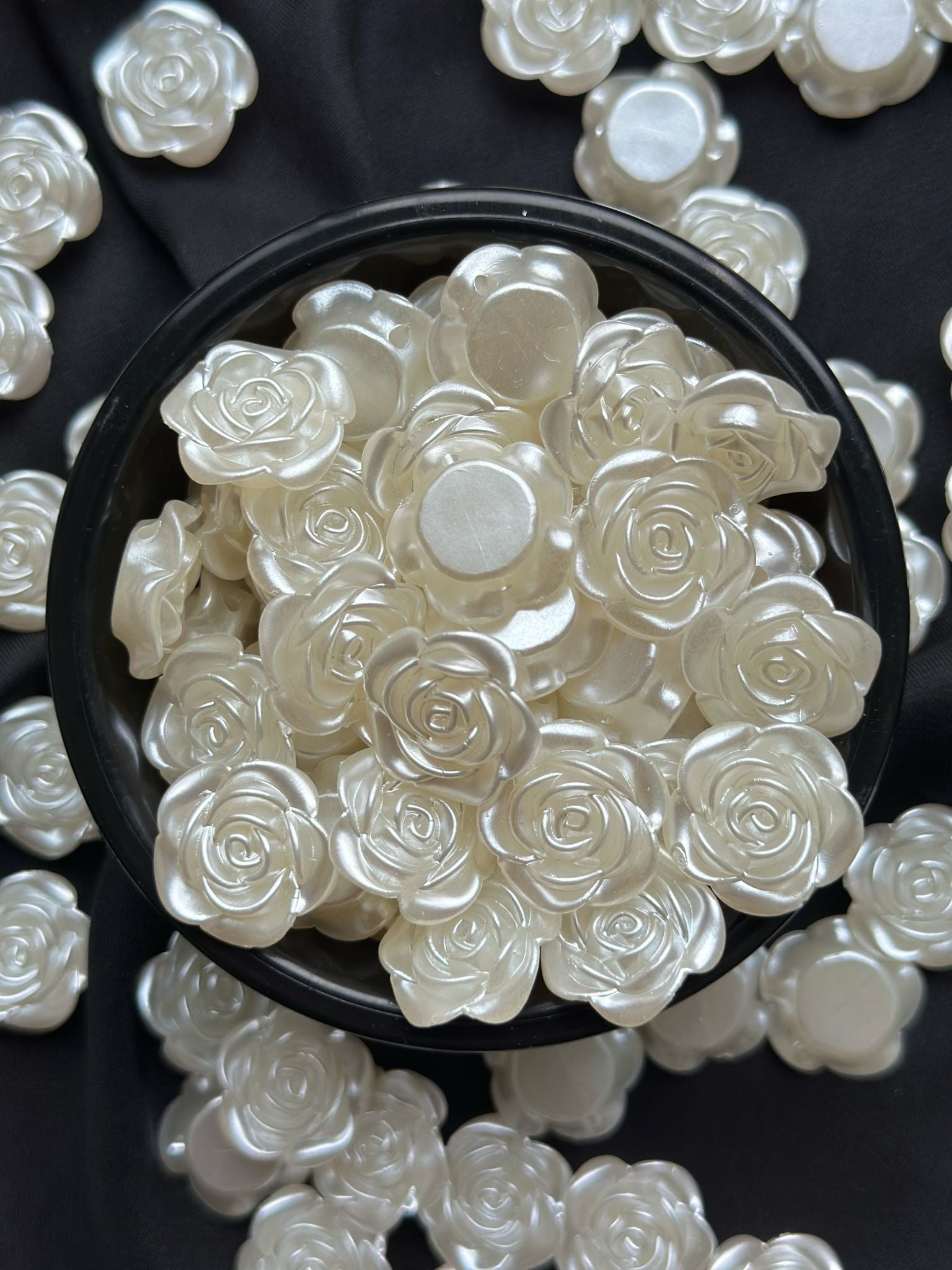25 Adet Beyaz Sedefli Gül 17 mm Akrilik Boncuk