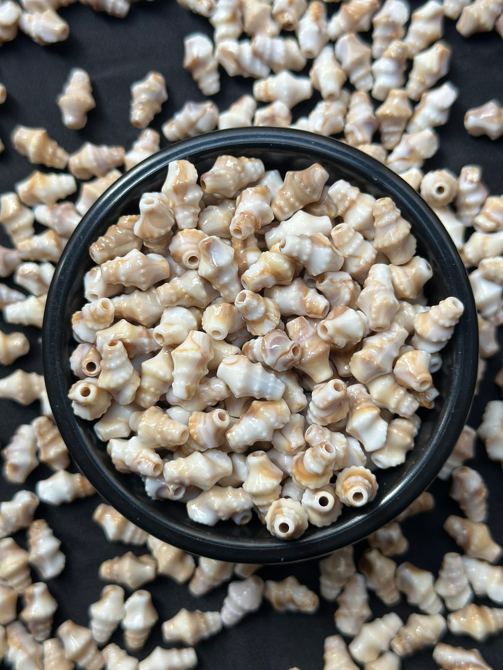 50 Adet 13.2 mm Deniz Kabuğu Figürlü Akrilik Plastik Boncuk – Karışık Renkli Takı ve Dekor Boncuğu