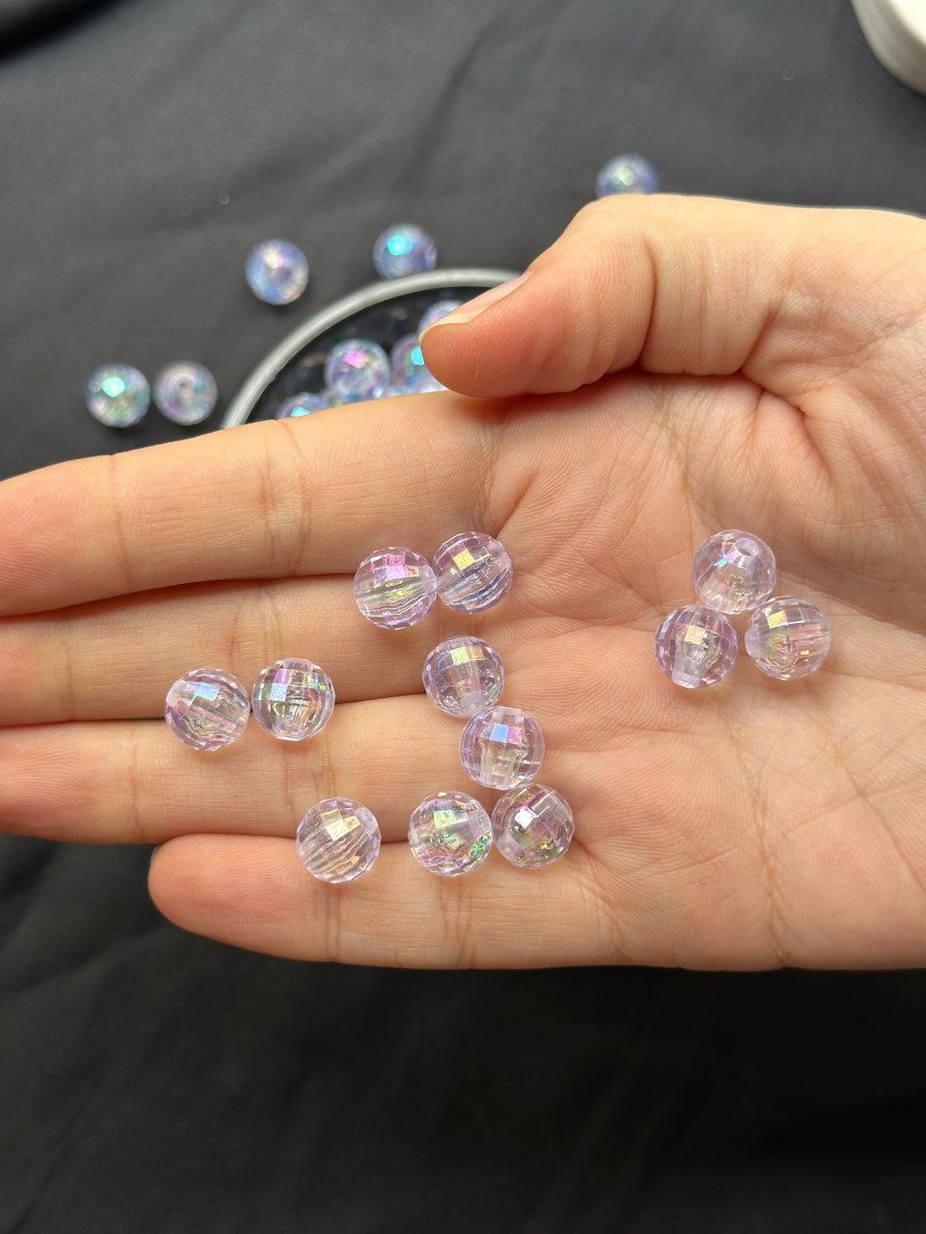 50 Adet Beyaz Şeffaf Janjanlı Boncuk 9,7 mm – Işıltılı Akrilik Takı ve Aksesuar Boncuğu