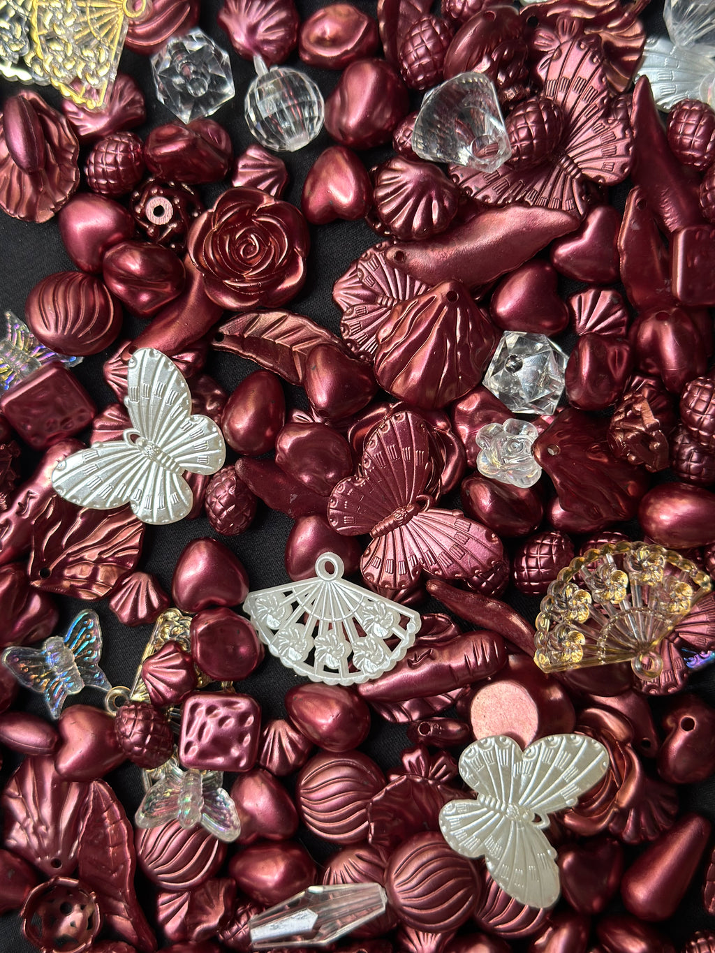40 Adet Sedefli Bordo Şeffaf Karışık Figürlü Plastik Boncuk