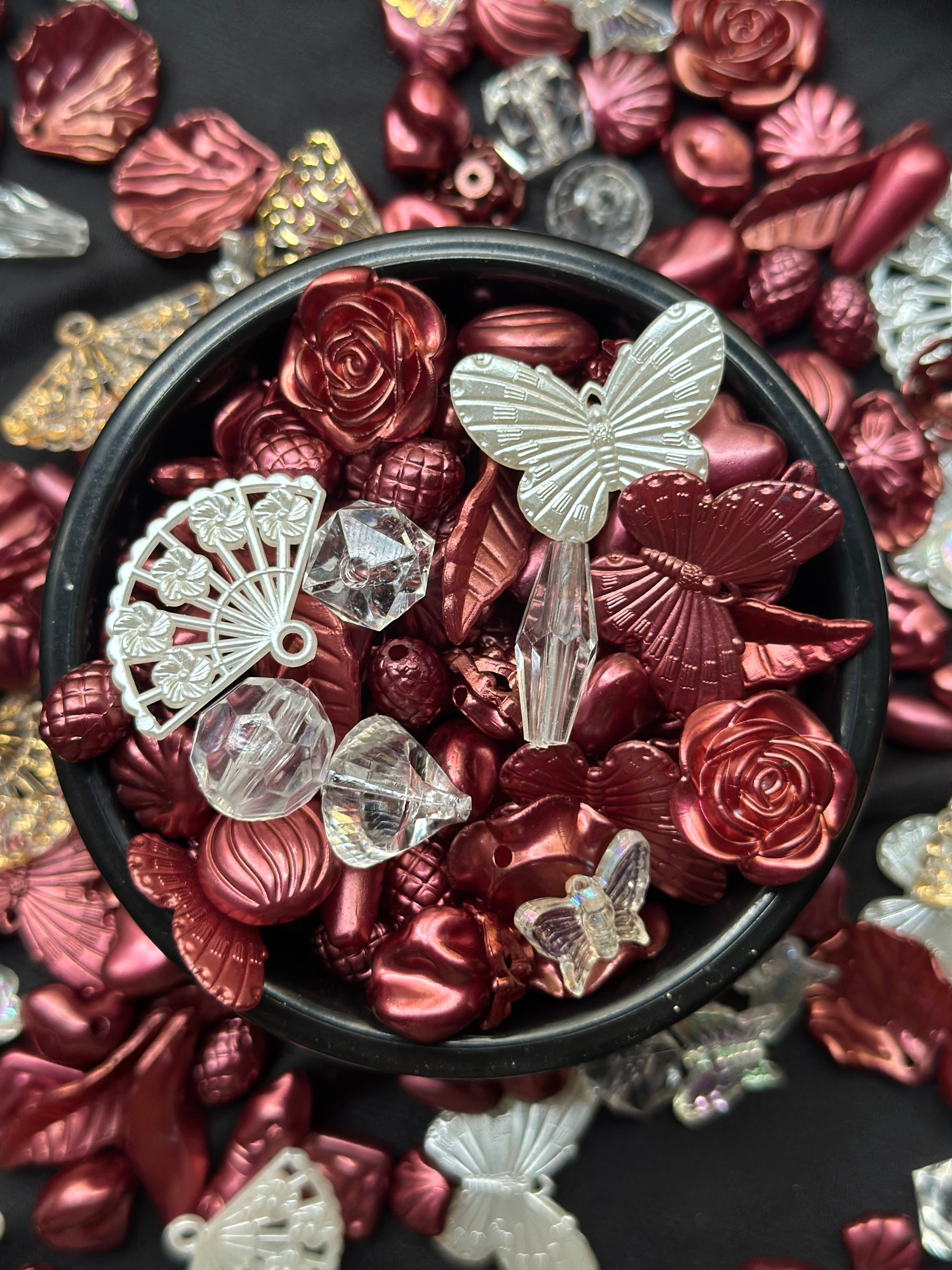 40 Adet Sedefli Bordo Şeffaf Karışık Figürlü Plastik Boncuk