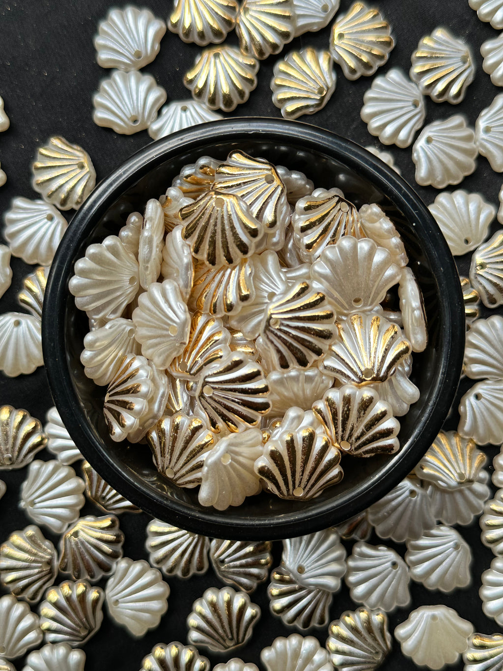 30 Adet Deniz Kabuğu Boncuk 15,5 mm | Beyaz Sedefli Altın Yaldızlı | Takı Yapımı