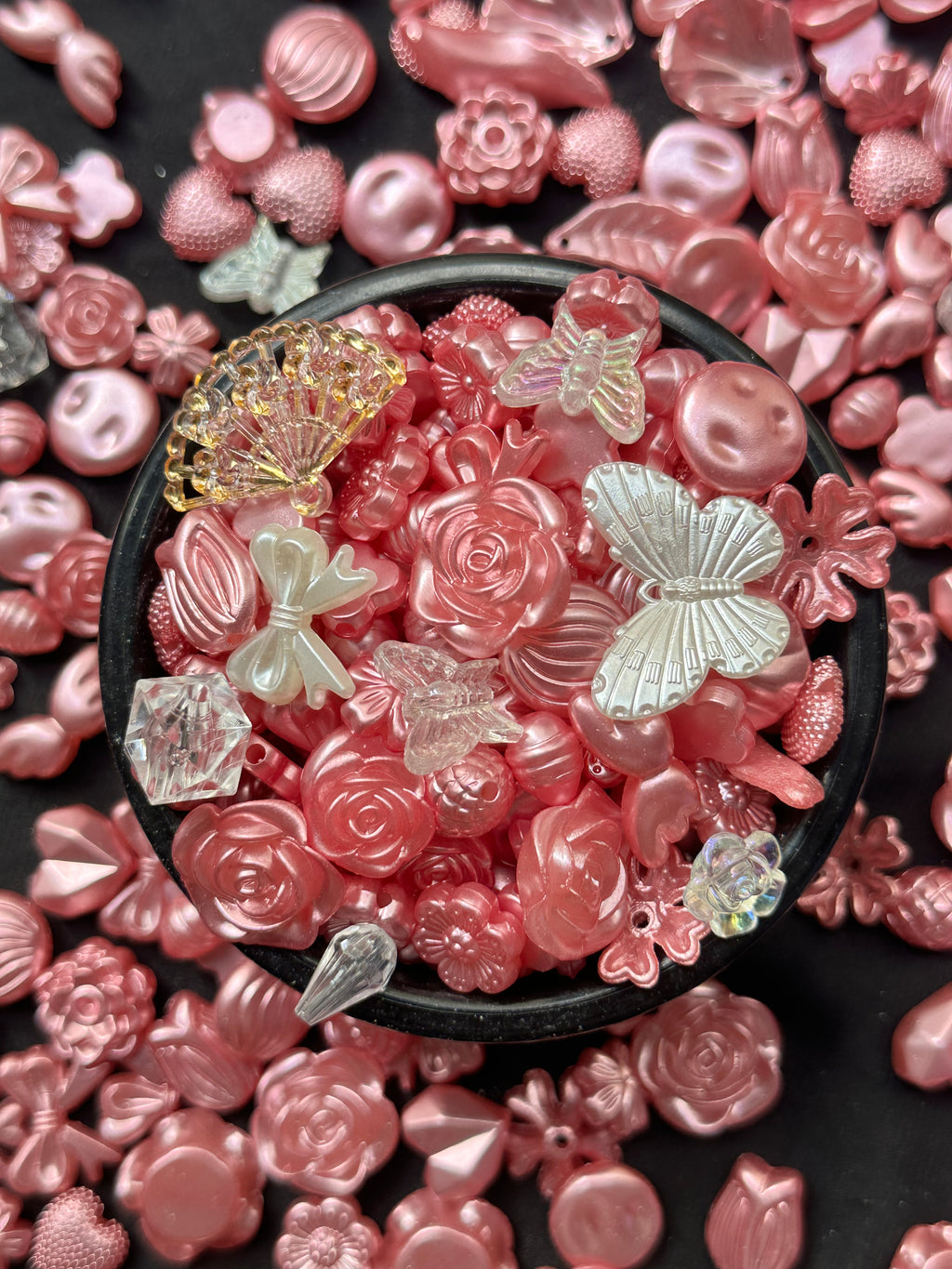 40 Adet Sedefli Koyu Pembe Şeffaf Karışık Figürlü Plastik Boncuk