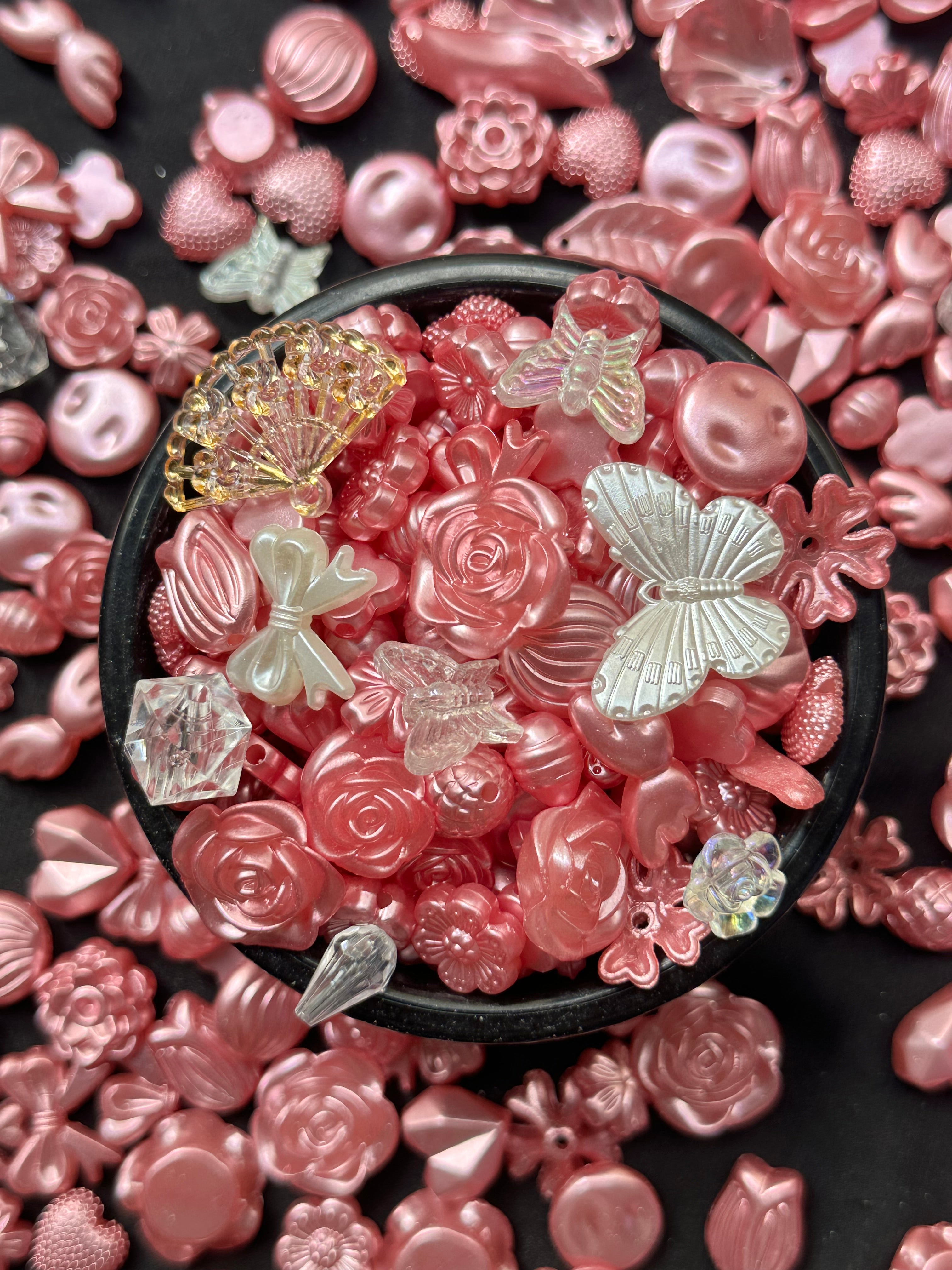40 Adet Sedefli Koyu Pembe Şeffaf Karışık Figürlü Plastik Boncuk