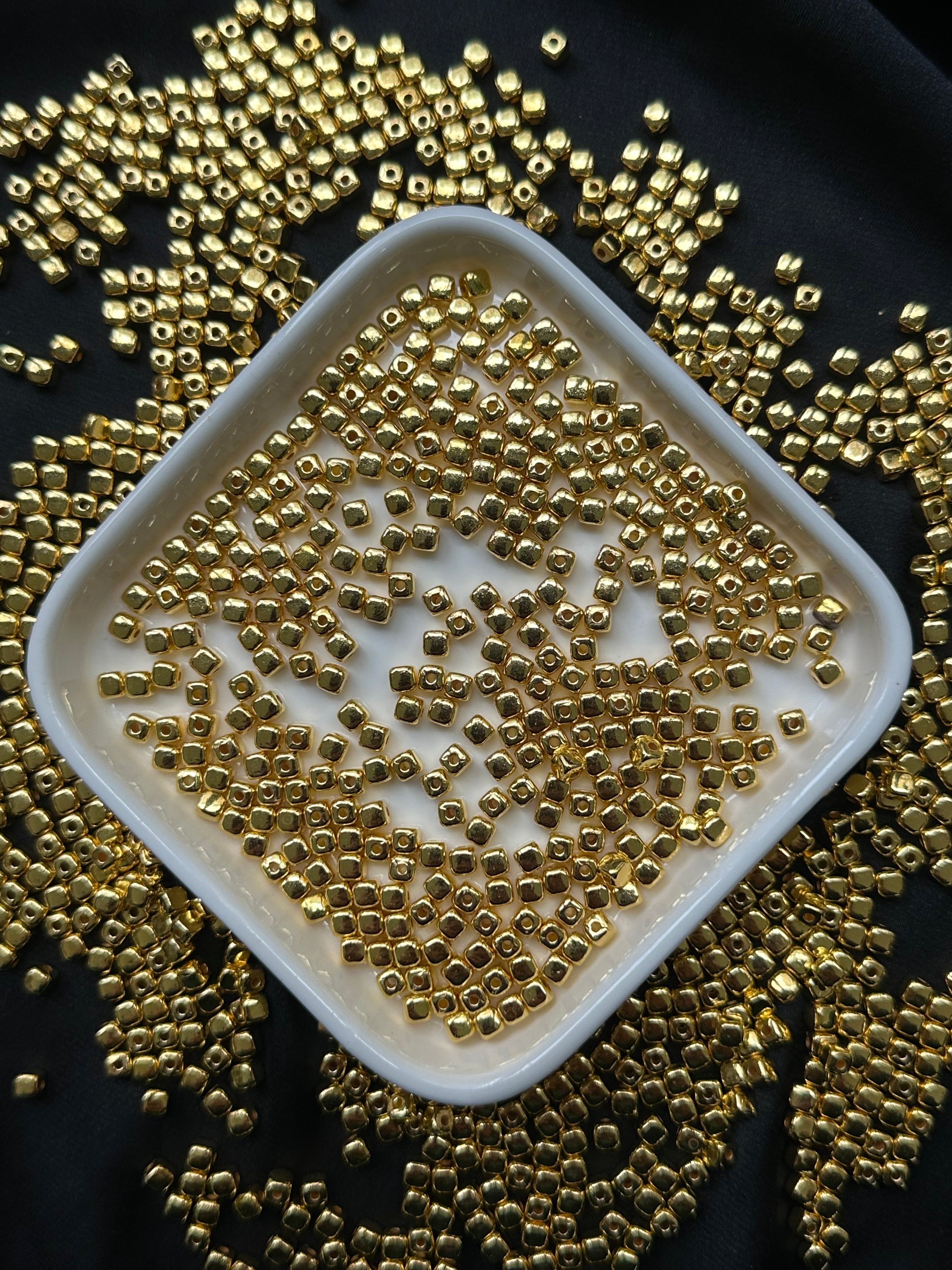 200 Adet Altın Sarı Küp Boncuk – Gold Dore Ara Aparat Takı ve Aksesuar Boncuğu