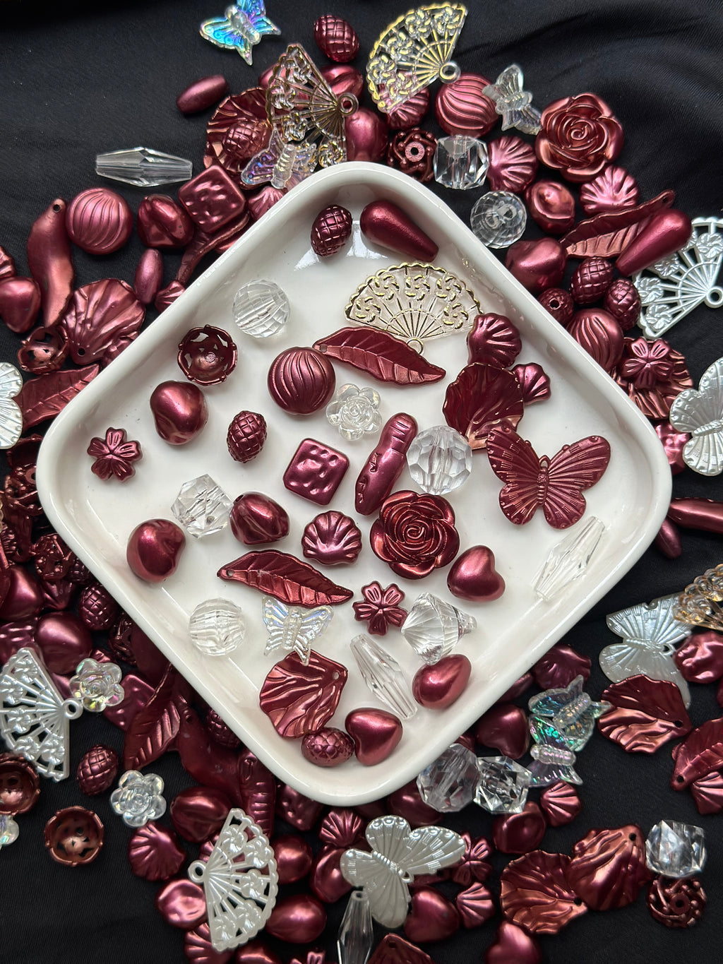 40 Adet Sedefli Bordo Şeffaf Karışık Figürlü Plastik Boncuk