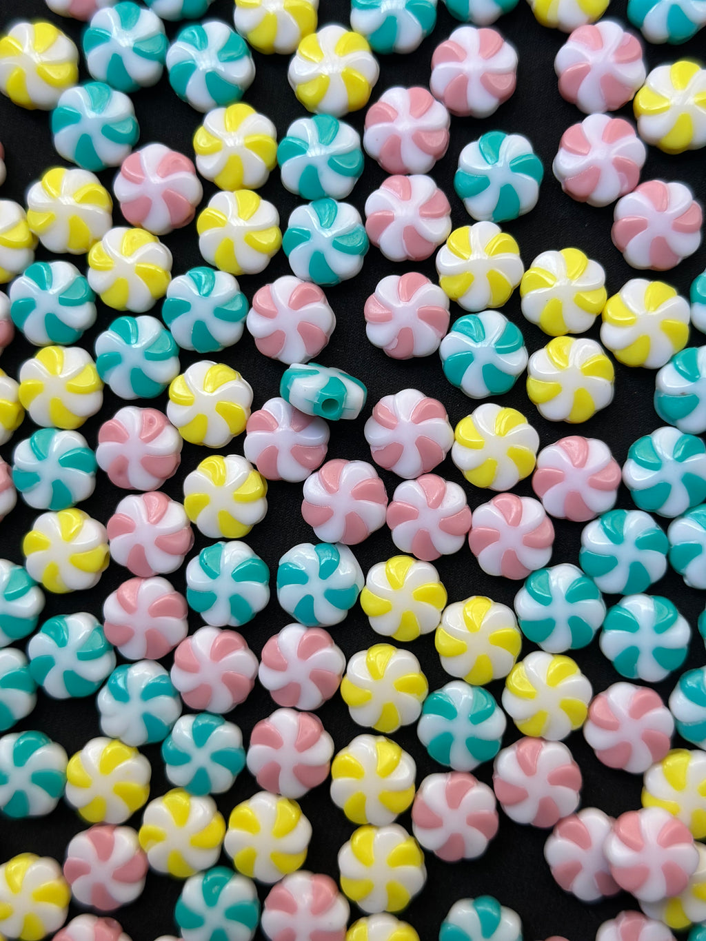 50 Adet 11.5 mm Mavi Sarı Pembe Şeker Boncuk – Akrilik Plastik Yuvarlak Takı Boncuğu