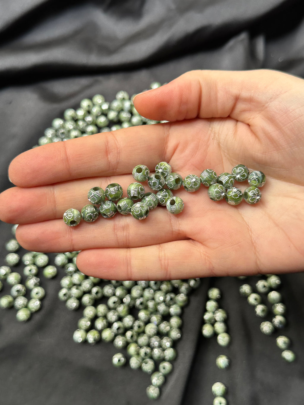 100 Adet 7 mm Kristal Taş Detaylı Yuvarlak Plastik Boncuk