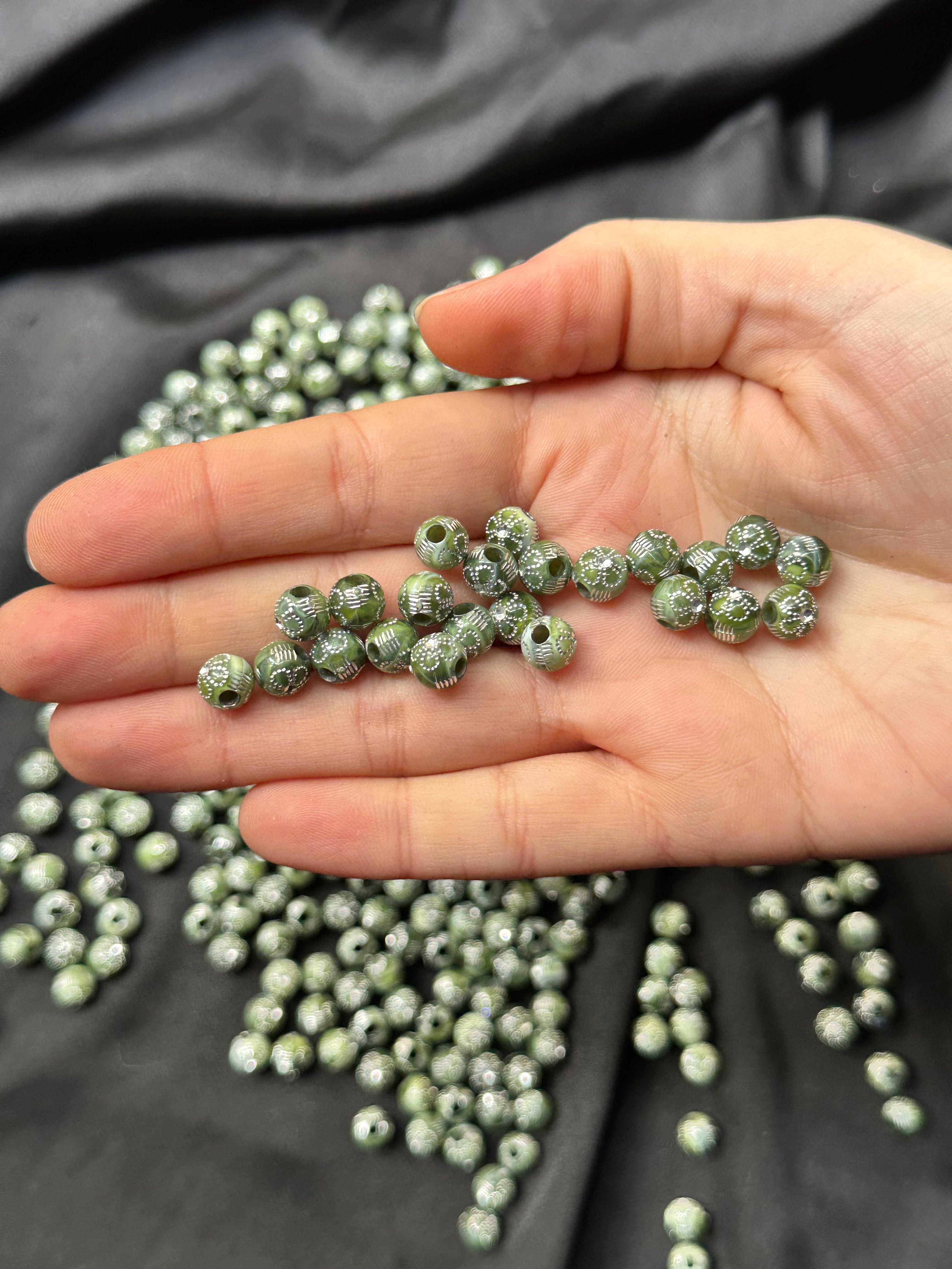 100 Adet 7 mm Kristal Taş Detaylı Yuvarlak Plastik Boncuk