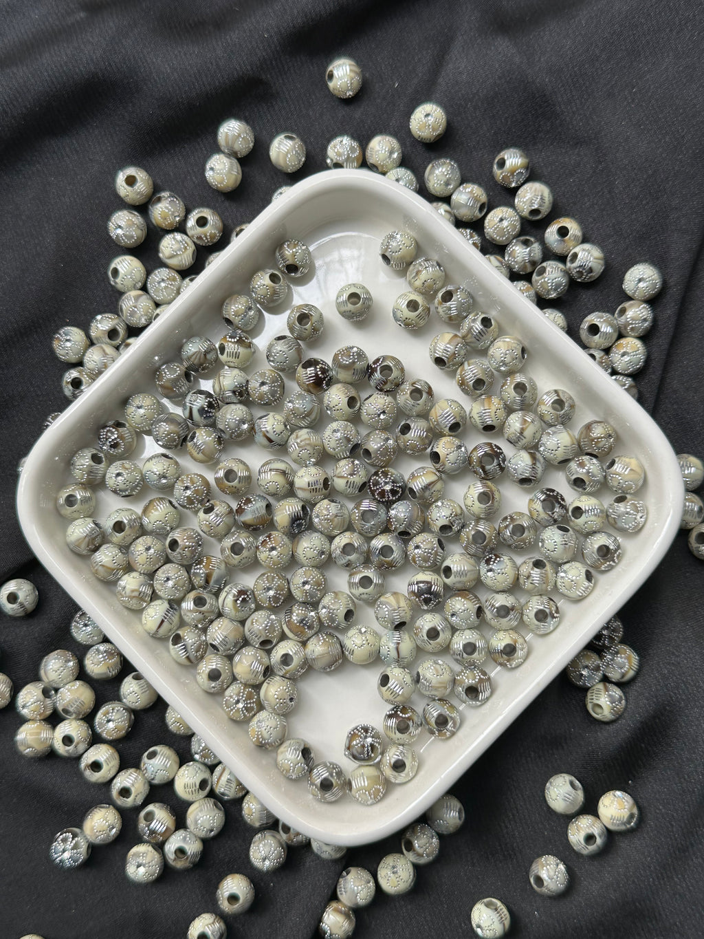 100 Adet 7 mm Kristal Taş Detaylı Yuvarlak Plastik Boncuk