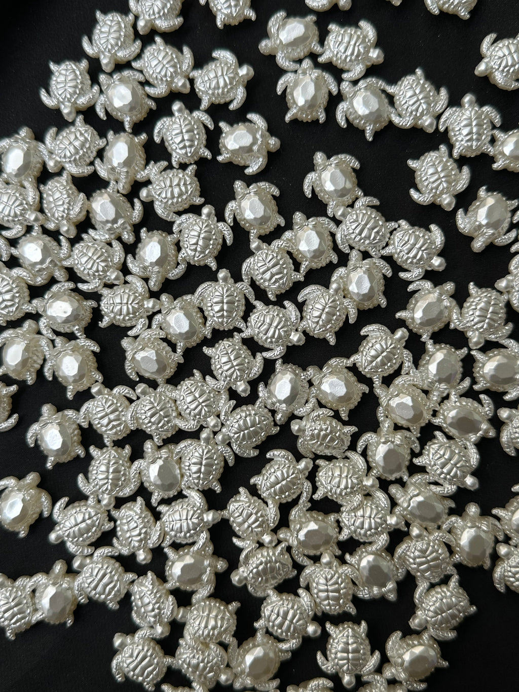 25 Adet 22 mm Beyaz Sedefli Denizatı Akrilik Boncuk – Plastik Takı & Bileklik Aksesuarı