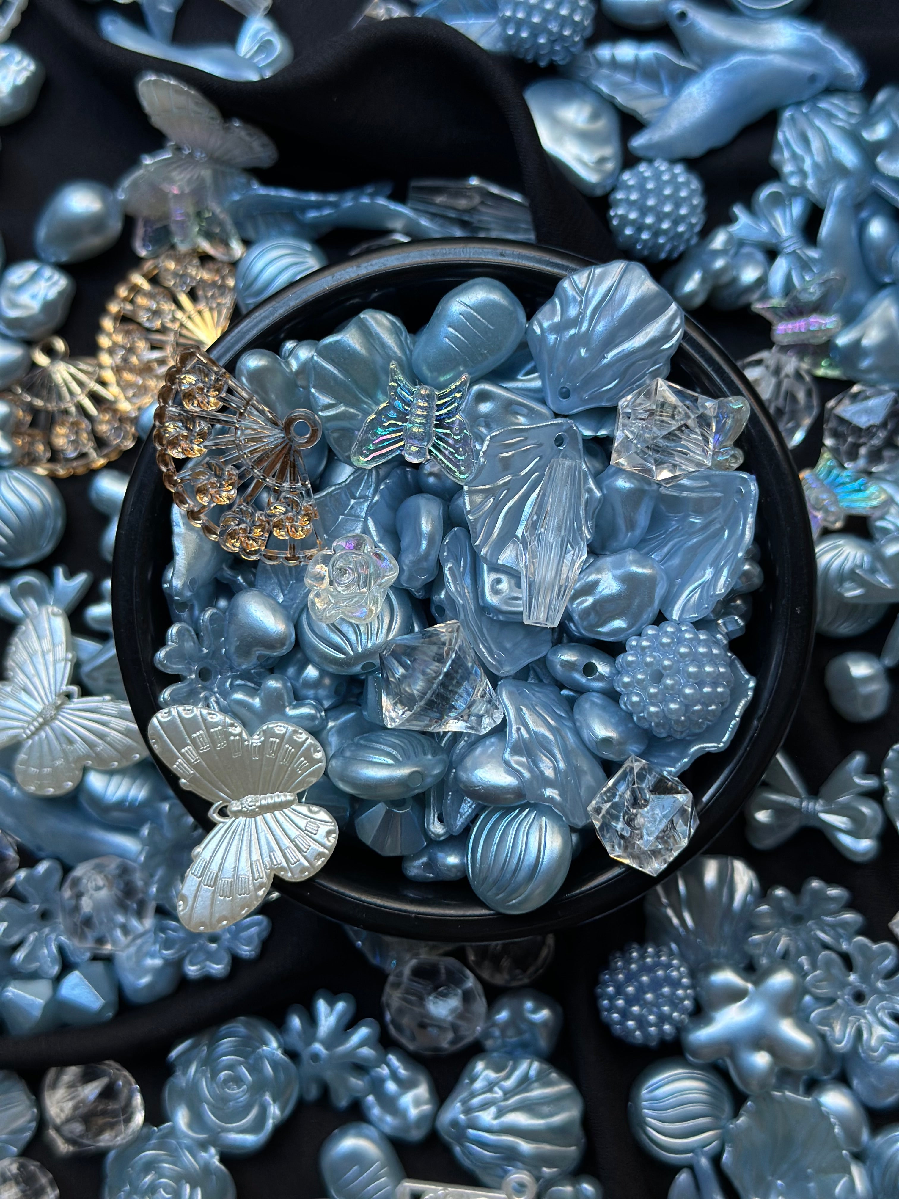 40 Adet Sedefli Mavi Şeffaf Karışık Figürlü Plastik Boncuk
