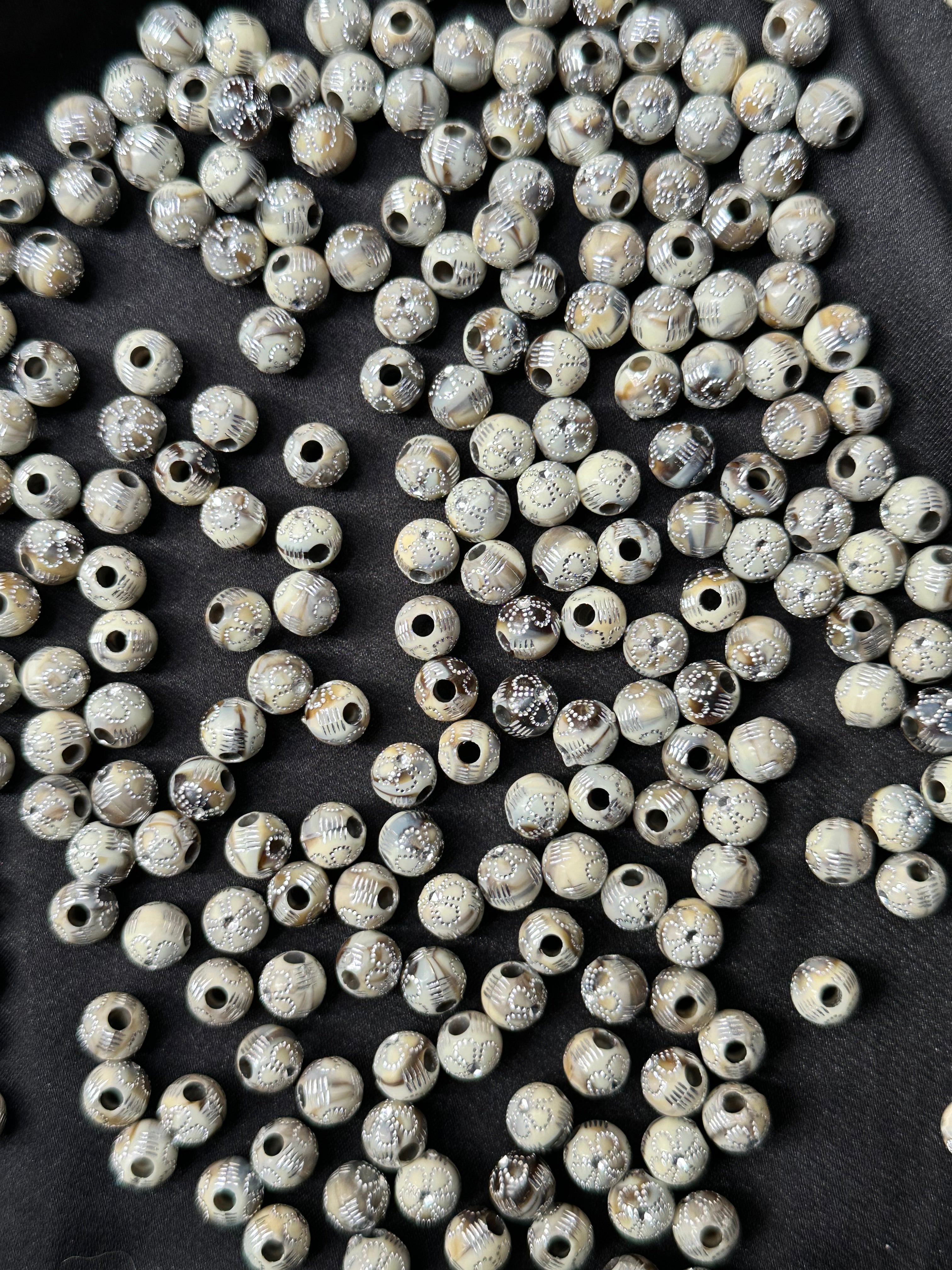 100 Adet 7 mm Kristal Taş Detaylı Yuvarlak Plastik Boncuk
