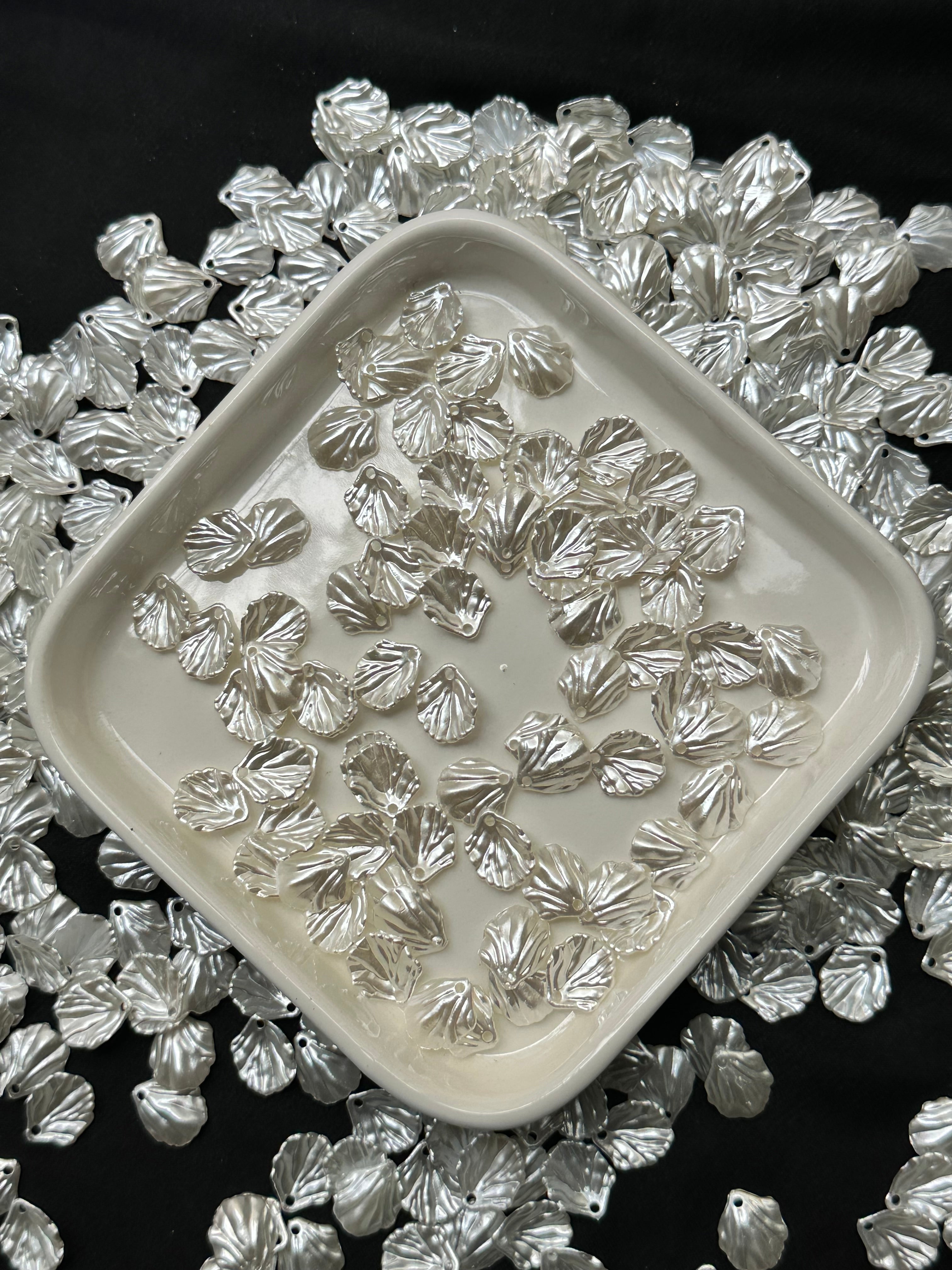 200 Adet İnce Beyaz Sedefli Yaprak Akrilik Boncuk – 12 mm Plastik Takı & Bileklik Aksesuarı