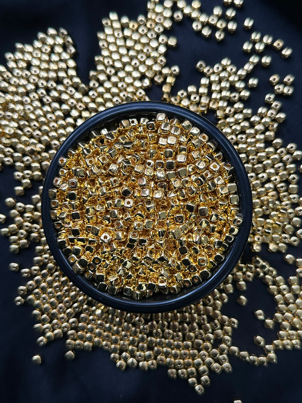 200 Adet Altın Sarı Küp Boncuk – Gold Dore Ara Aparat Takı ve Aksesuar Boncuğu