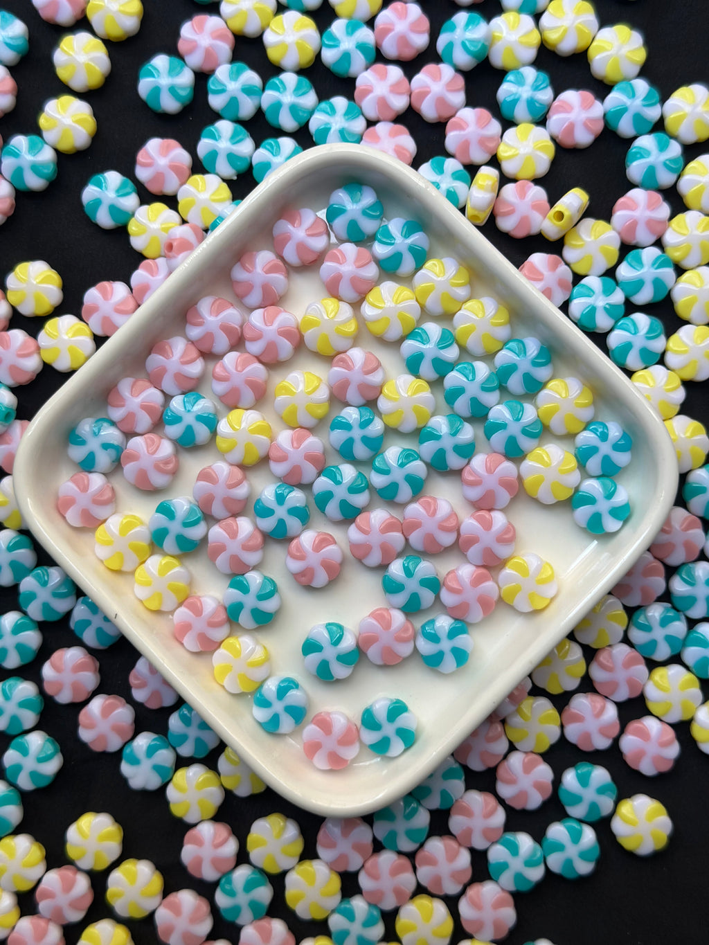 50 Adet 11.5 mm Mavi Sarı Pembe Şeker Boncuk – Akrilik Plastik Yuvarlak Takı Boncuğu