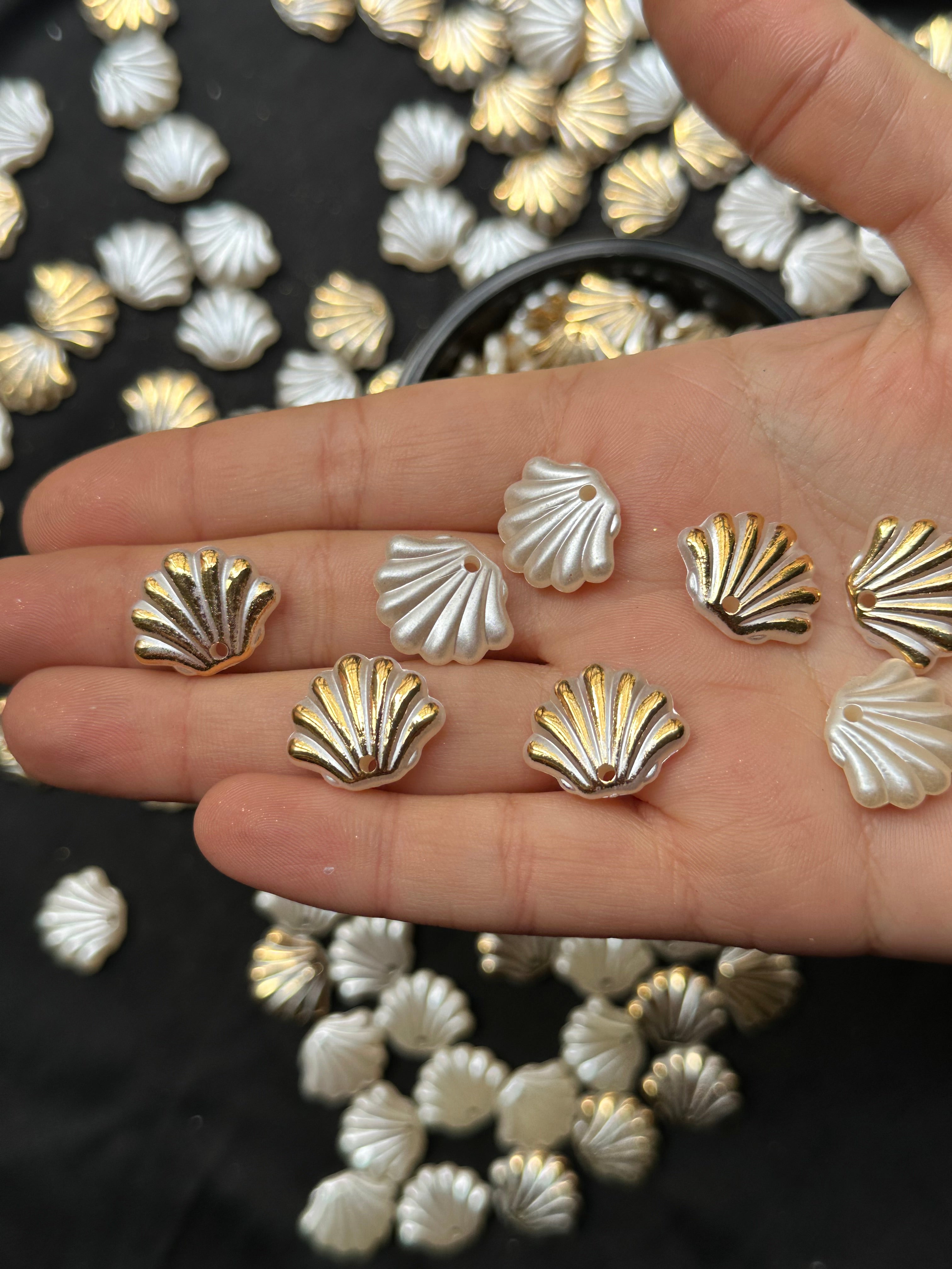 30 Adet Deniz Kabuğu Boncuk 15,5 mm | Beyaz Sedefli Altın Yaldızlı | Takı Yapımı