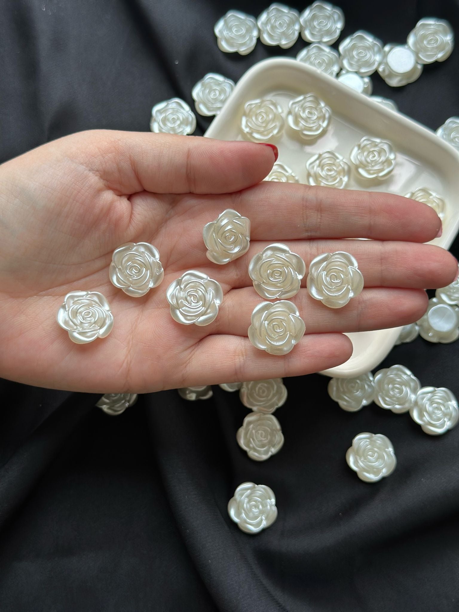 25 Adet Beyaz Sedefli Gül 17 mm Akrilik Boncuk