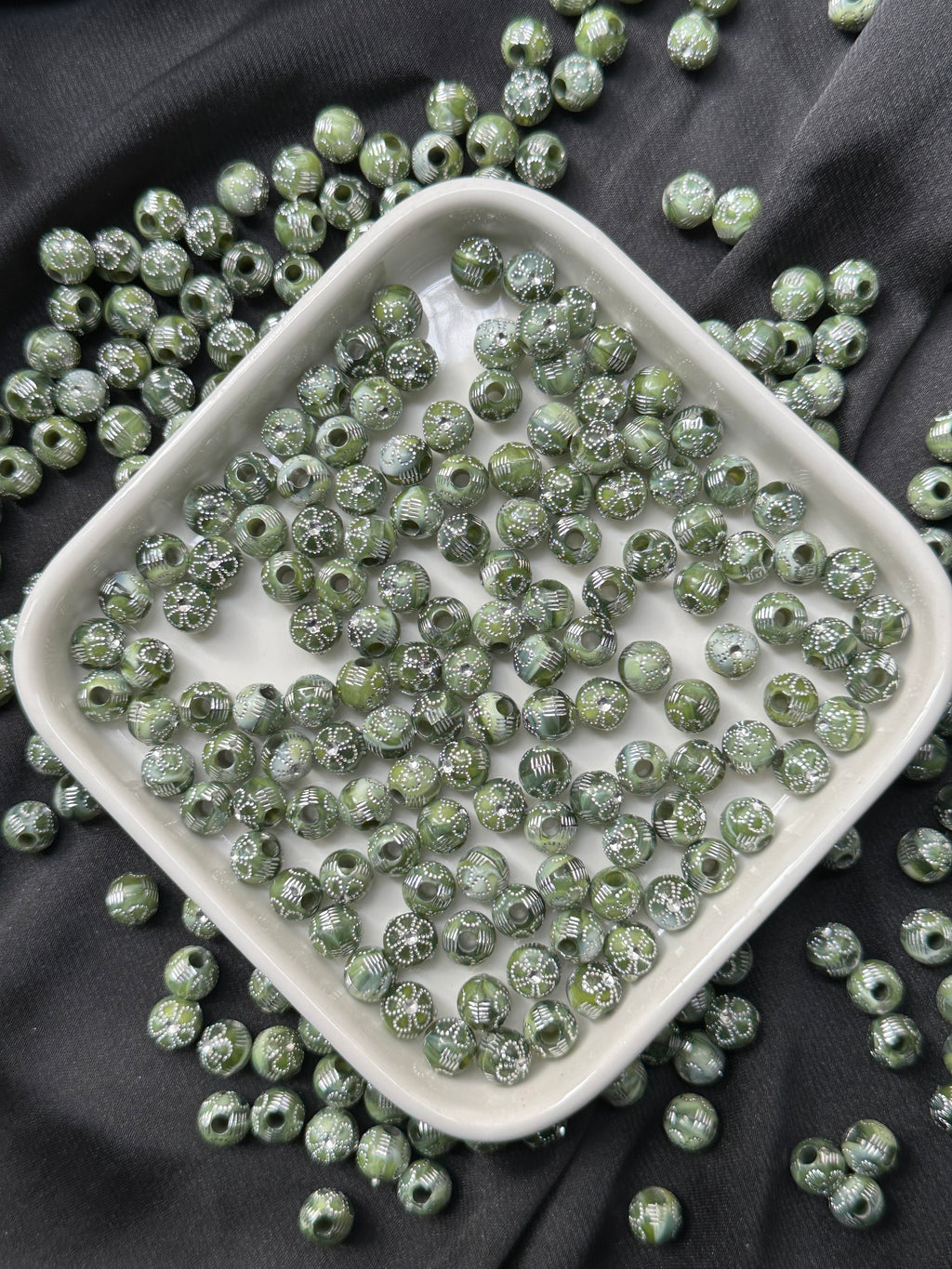 100 Adet 7 mm Kristal Taş Detaylı Yuvarlak Plastik Boncuk