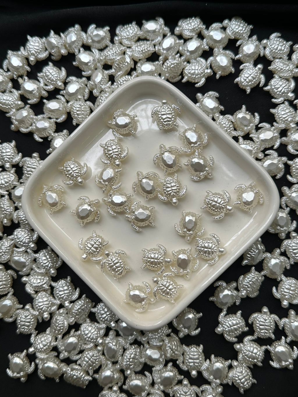 25 Adet 22 mm Beyaz Sedefli Denizatı Akrilik Boncuk – Plastik Takı & Bileklik Aksesuarı
