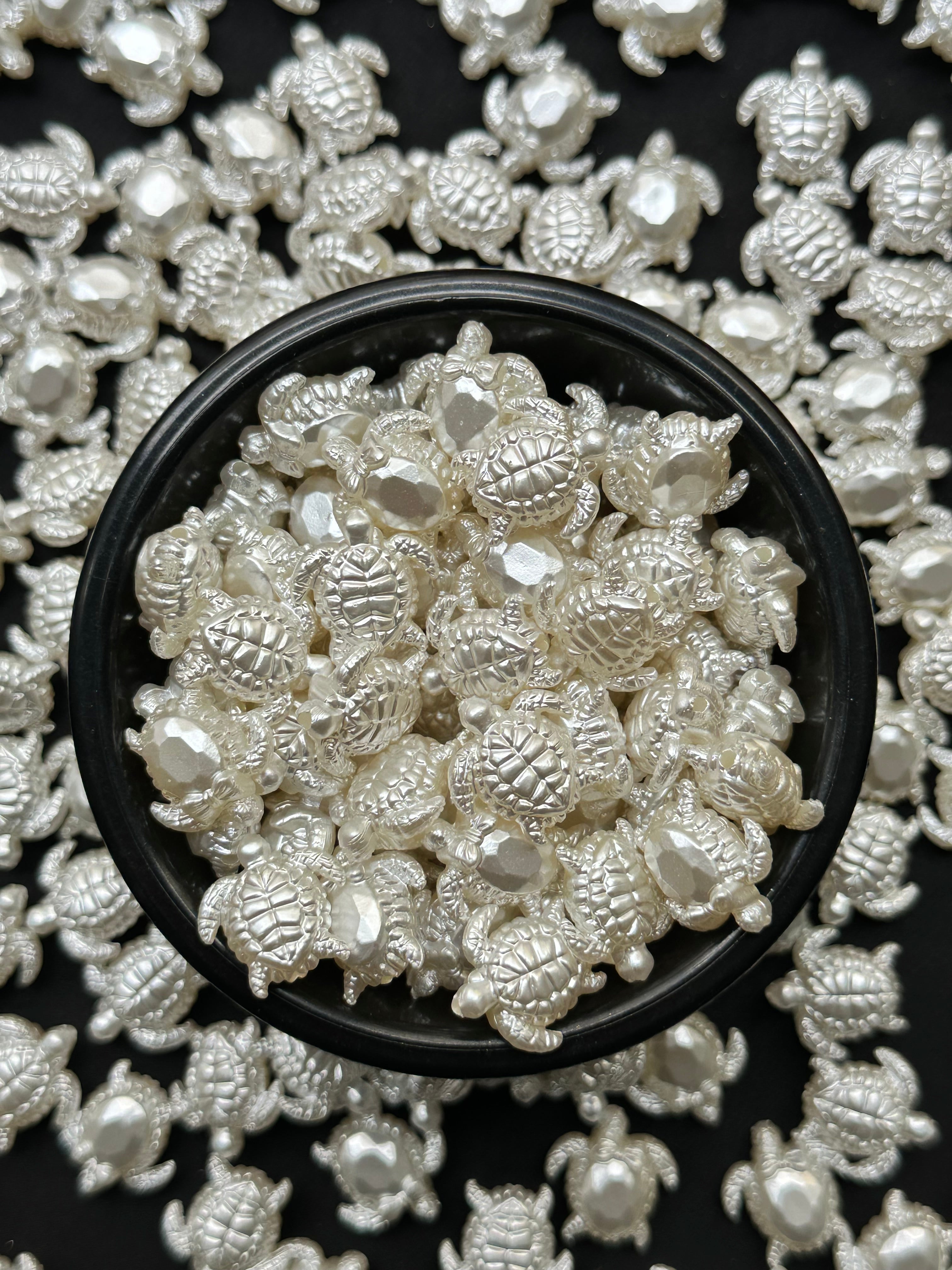 25 Adet 22 mm Beyaz Sedefli Denizatı Akrilik Boncuk – Plastik Takı & Bileklik Aksesuarı