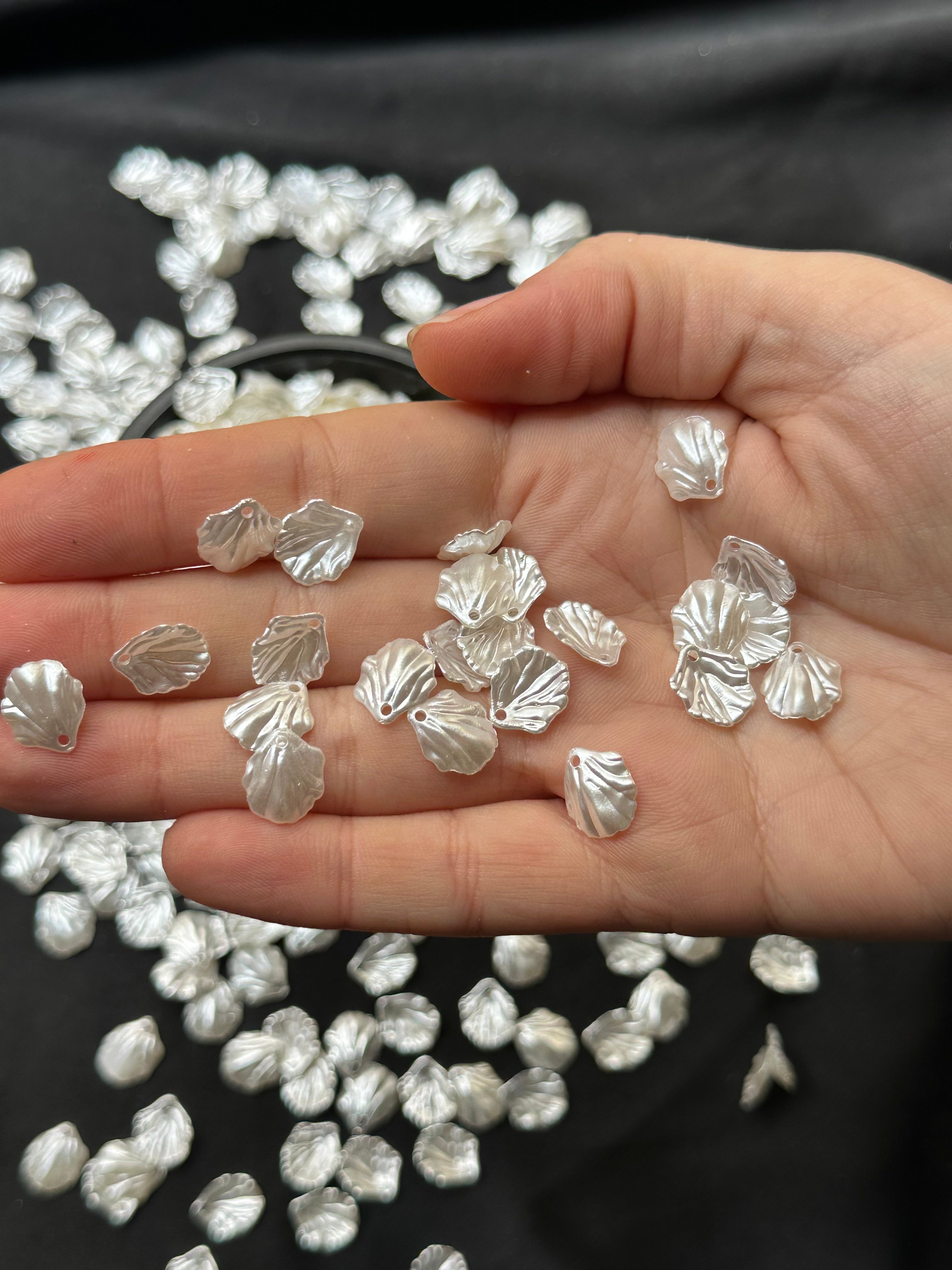 200 Adet İnce Beyaz Sedefli Yaprak Akrilik Boncuk – 12 mm Plastik Takı & Bileklik Aksesuarı