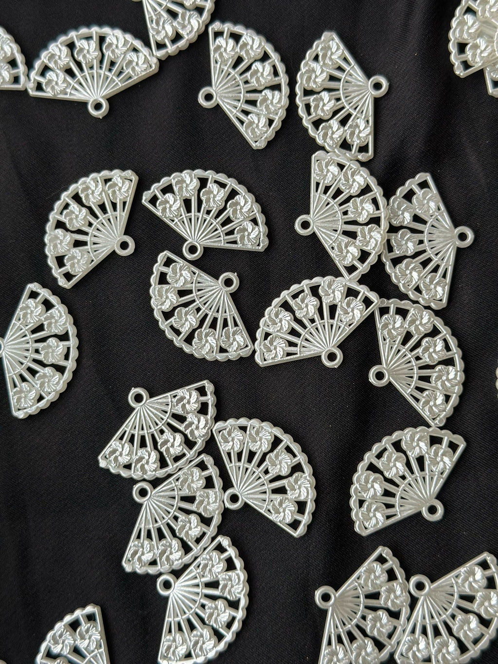 30 Adet Uchiwa Sensu Japon Yelpazesi Figürlü Boncuk Delikli 30mm