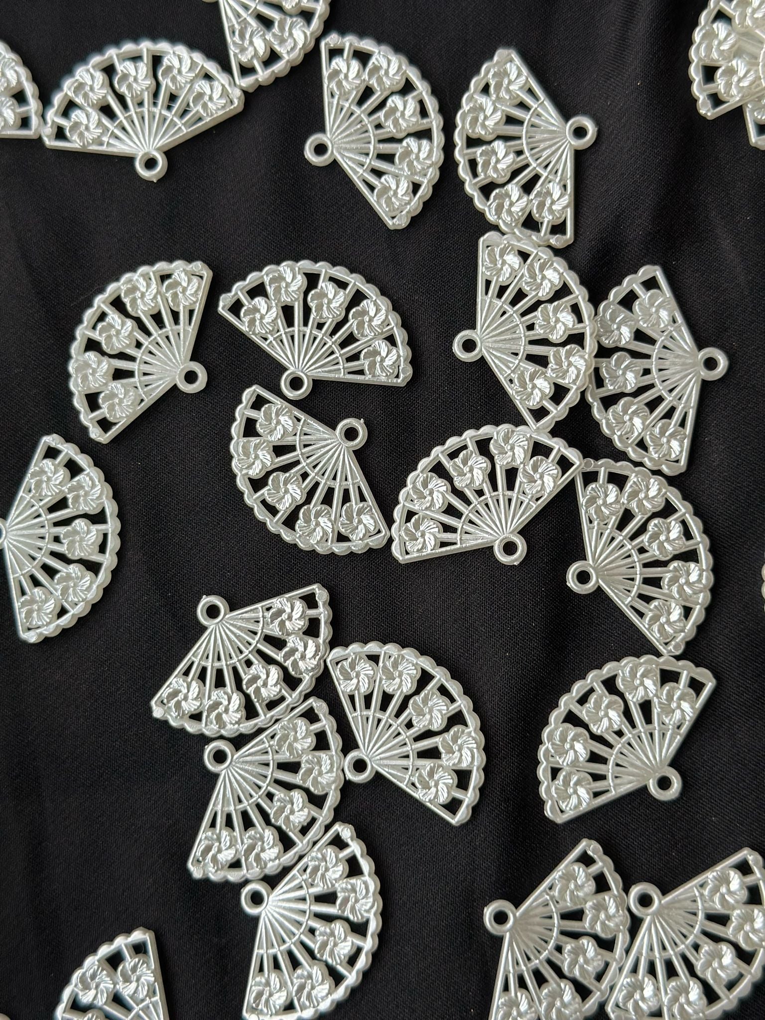 30 Adet Uchiwa Sensu Japon Yelpazesi Figürlü Boncuk Delikli 30mm