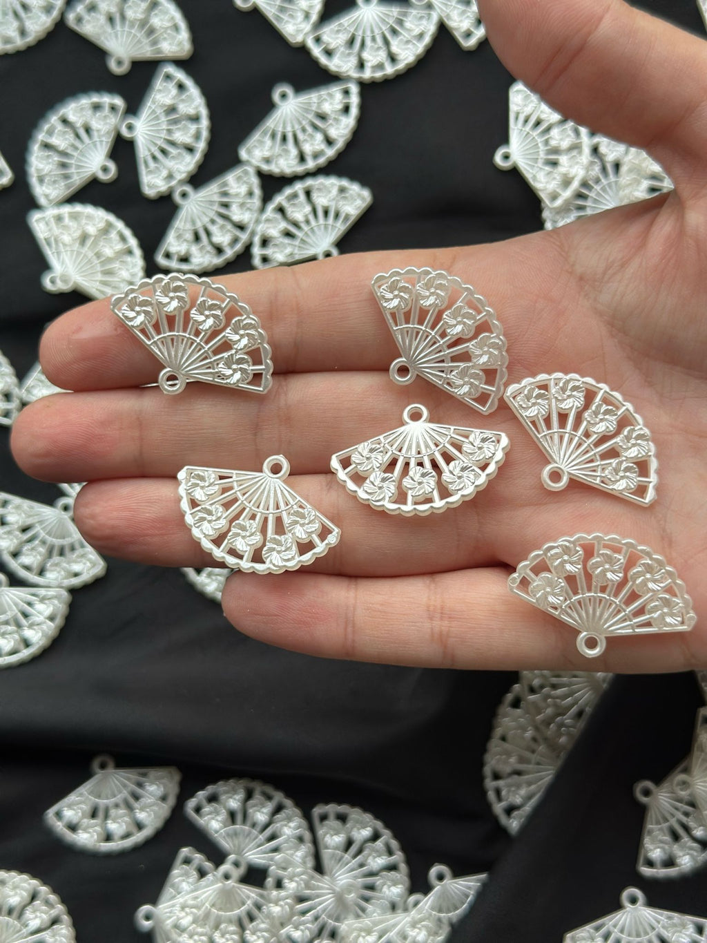 30 Adet Uchiwa Sensu Japon Yelpazesi Figürlü Boncuk Delikli 30mm